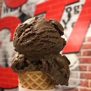 Image post by @friendlys on Instagram