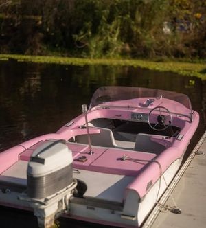 Image post by @retroboatrentalsatx on Facebook