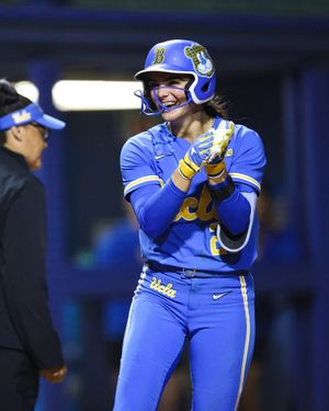 Image post by @uclasoftball on Instagram