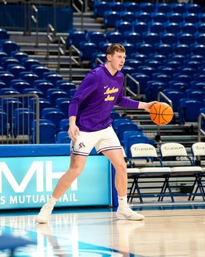 Image post by @uni_basketball on Instagram