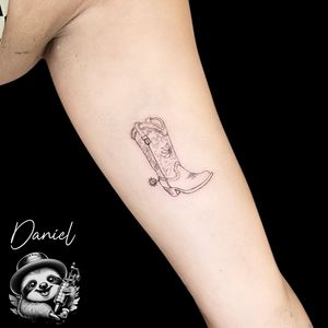 Image post by @whitesloth.tattoo on Instagram