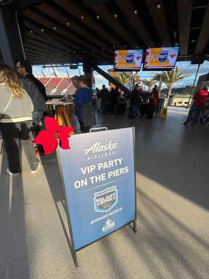 Image post by @holidaybowl on Instagram