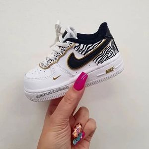 Image post by @chickmakescustomkicks on Instagram