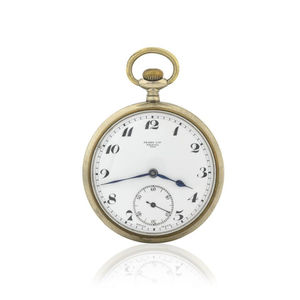 Image post by @fearswatches on Instagram