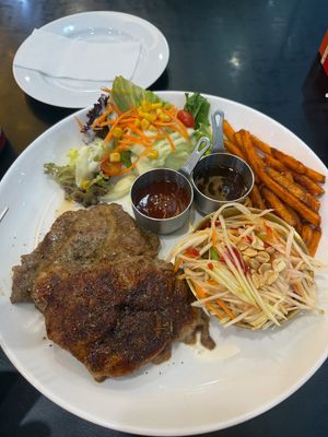 Image post by @bestworstcantina on Instagram