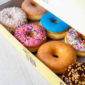 Image post by @winchellsdonuthouse on Instagram