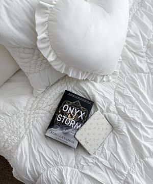 Image post by @blondiereads_ on Instagram