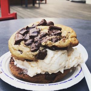 Image post by @insomniacookies on Instagram