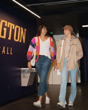Image post by @uwvolleyball on Instagram