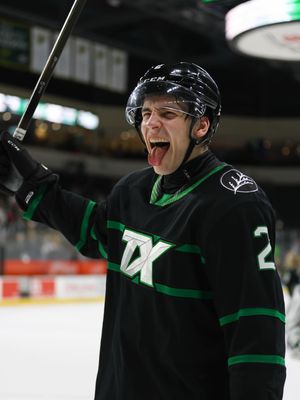 Image post by @txstarshockey on Instagram