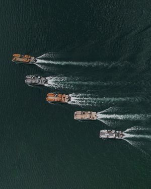 Image post by @crestpontoonboats on Instagram