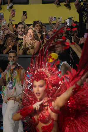 Image post by @quem on TikTok