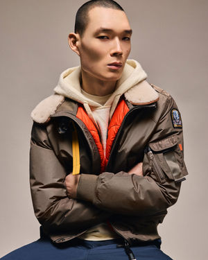 Image post by @esquire.korea on Instagram