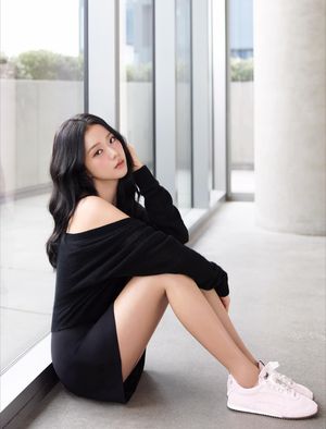 Image post by @ellemenhk on Instagram