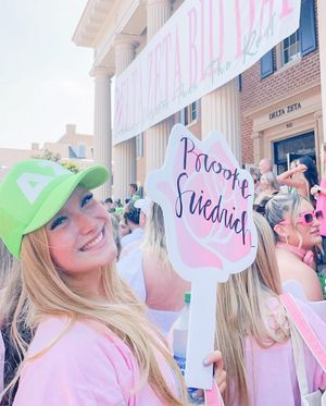Image post by @bamadeltazeta on Instagram