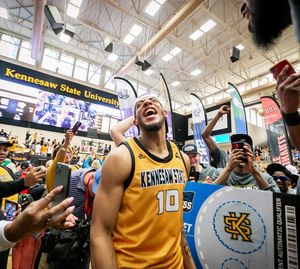 Image post by @asunsports on Instagram