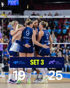 Image post by @lovbhtx on Twitter