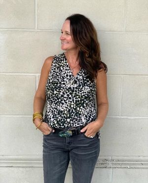 Image post by @shopleetracy on Facebook
