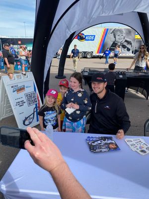 Image post by @phoenixraceway on Twitter
