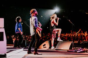 Image post by @TheStruts on Twitter