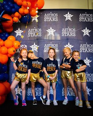 Image post by @astrosshootingstars on Instagram