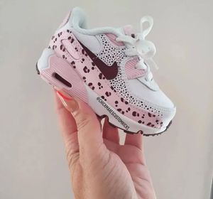 Image post by @chickmakescustomkicks on Instagram