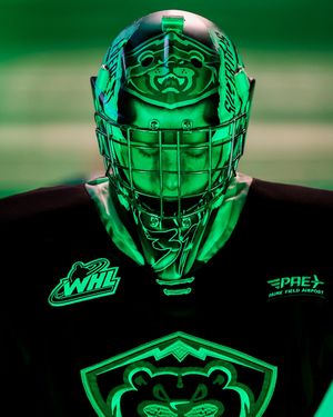 Image post by @everett_silvertips on Instagram