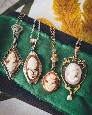 Image post by @maejeanvintage on Instagram