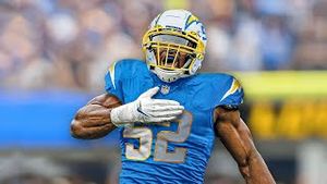 Video post by @chargers on YouTube