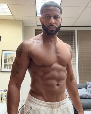 Image post by @iamdevale on Instagram