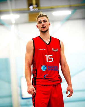 Image post by @itchenbball on Instagram