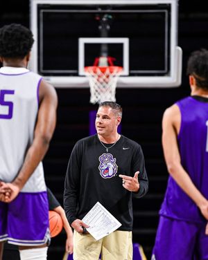 Image post by @jmumbasketball on Instagram