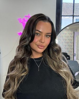 Image post by @naomilouisemakeup on Instagram