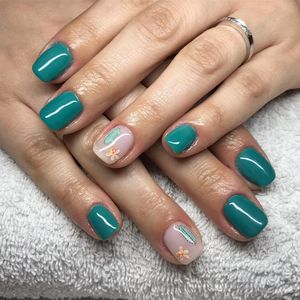 Image post by @nestanails on Instagram