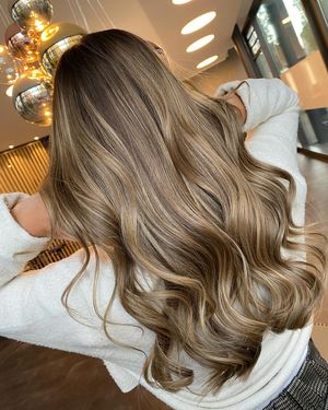 Image post by @enjoyhairstyling.aalen on Instagram