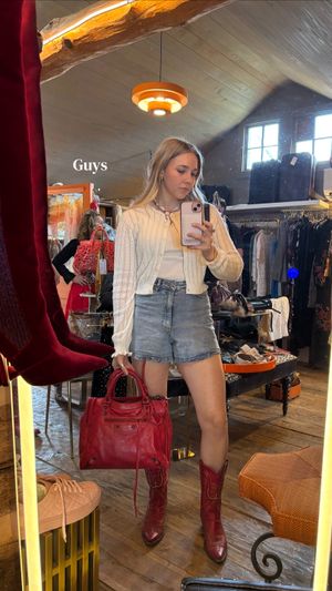 Video post by @baileethompsonn on TikTok