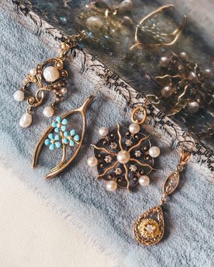 Image post by @maejeanvintage on Instagram
