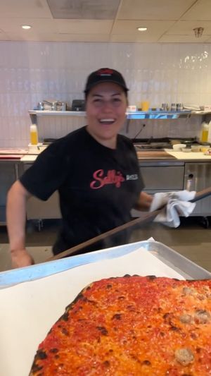 Video post by @sallysapizza on Instagram