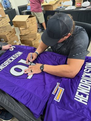 Image post by @thecutagency on Instagram