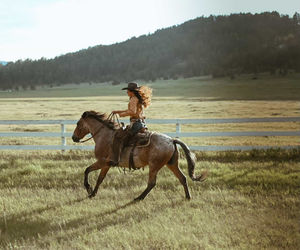 Image post by @cowgirlmagazine on Instagram
