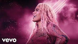 Video post by @karolgvevo on YouTube