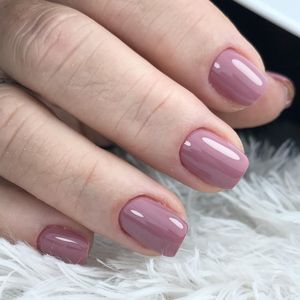 Image post by @nestanails on Instagram