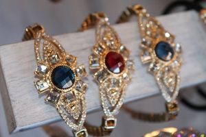 Image post by @shopleetracy on Facebook