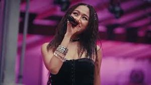 Video post by @88rising on YouTube