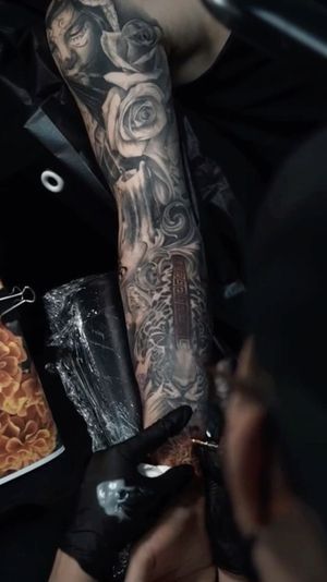 Video post by @skindesigntattoos on Instagram