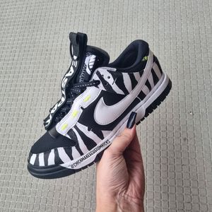 Image post by @chickmakescustomkicks on Instagram
