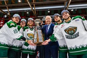 Image post by @everett_silvertips on Instagram