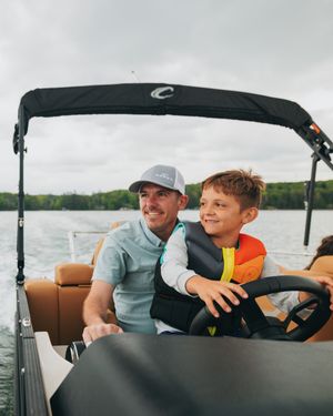 Image post by @crestpontoonboats on Instagram