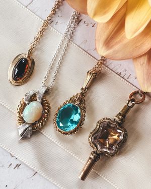 Image post by @maejeanvintage on Instagram