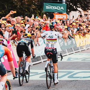 Image post by @letourfemmes on Instagram